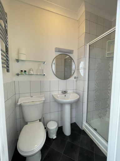 Bathroom 4, The Glenorleigh Hotel, Torbay
