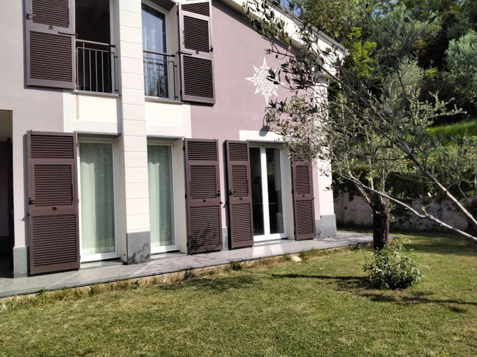 Exterior 11