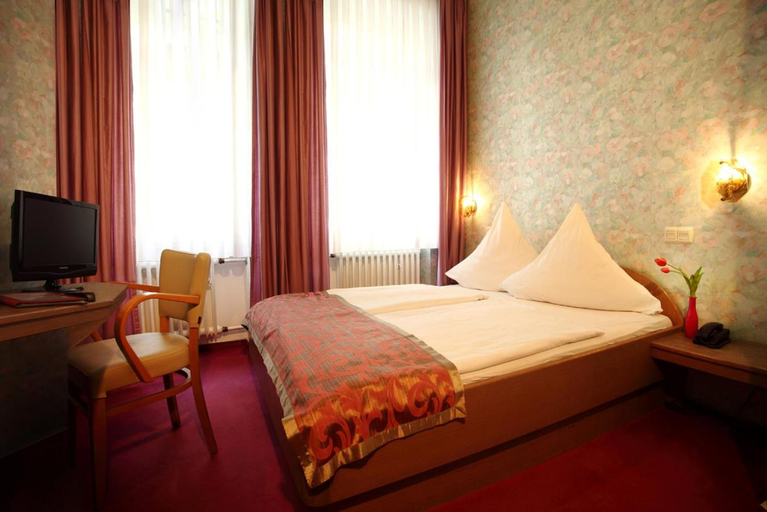 Others 3, Astoria Hotel, Trier