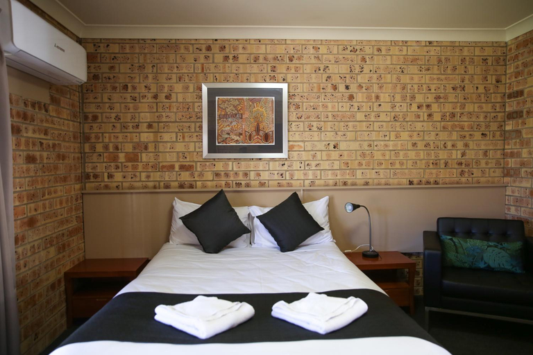 Bedroom 3, Clermont Country Motor Inn, Belyando