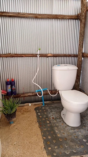 Bathroom 3, Three ladies, Ko Yao District