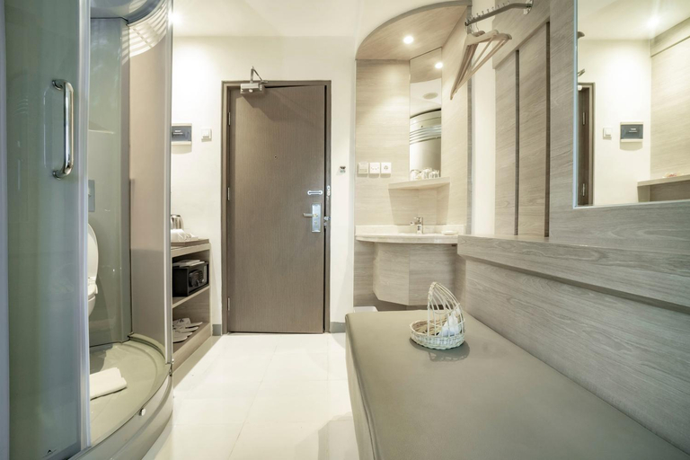 Bathroom 15