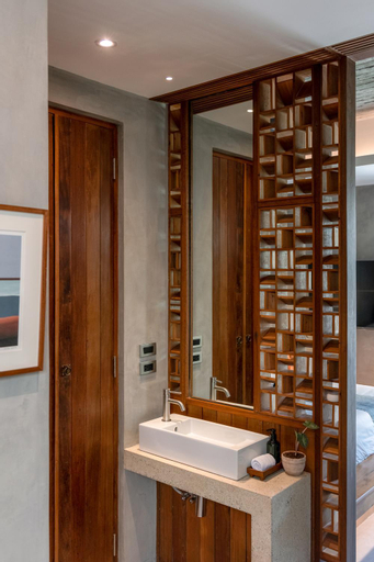 Bathroom 12