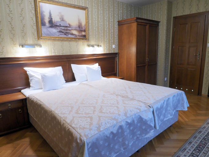 Bedroom 13