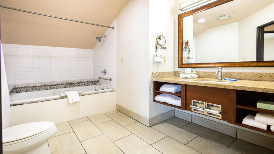 Bathroom 14