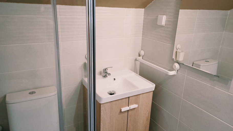 Bathroom 3, Mata Beach Caparica, Almada