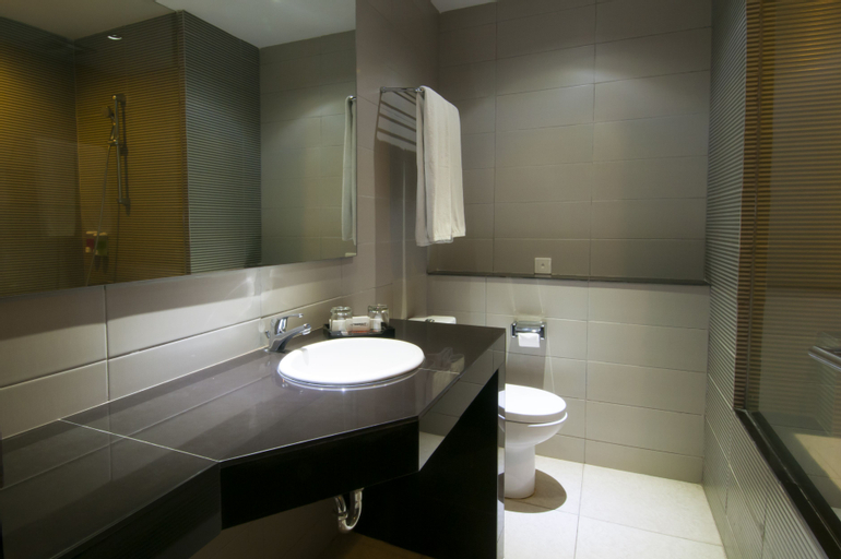 Bathroom 23