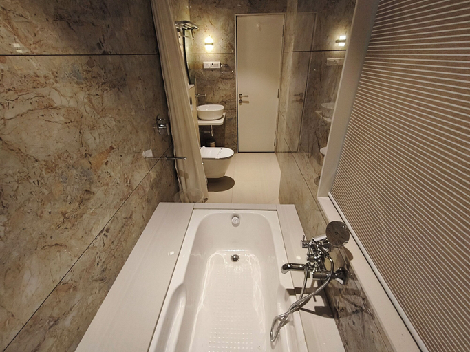 Bathroom 2, Hotel Sonesta Suites Thane, Mumbai Suburban
