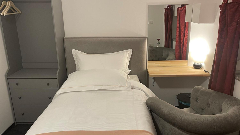 Bedroom 25
