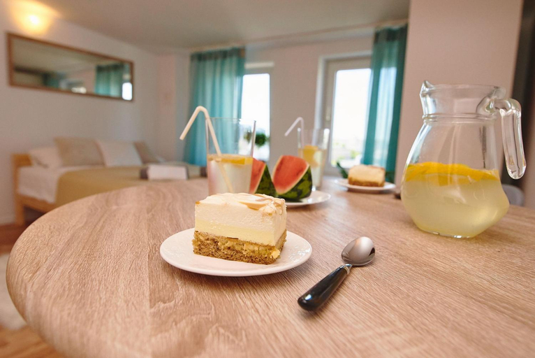 Food & Drinks 5, Regem Apartments Warynskiego, Warsaw