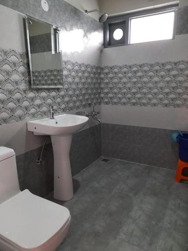 Bathroom 2, BHAGSU HOME STAY, Kangra