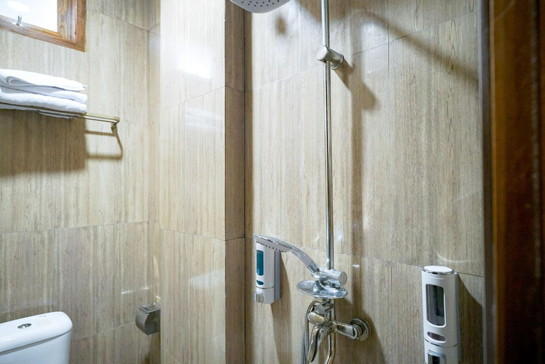 Bathroom 12