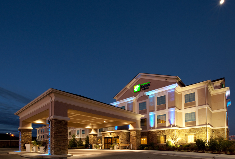 Exterior & Views