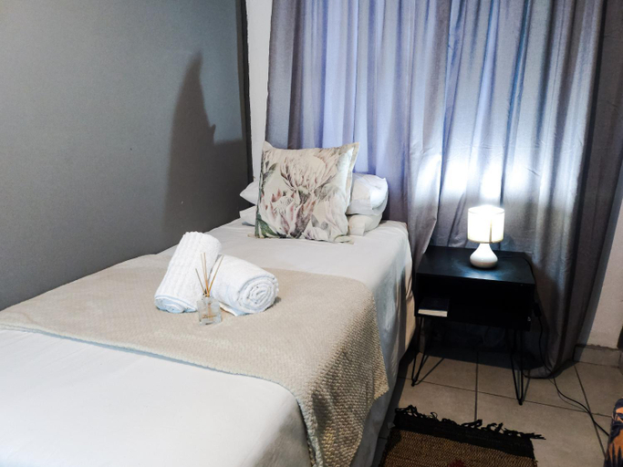 Others 2, Leana Hub Guest House, Dr Kenneth Kaunda