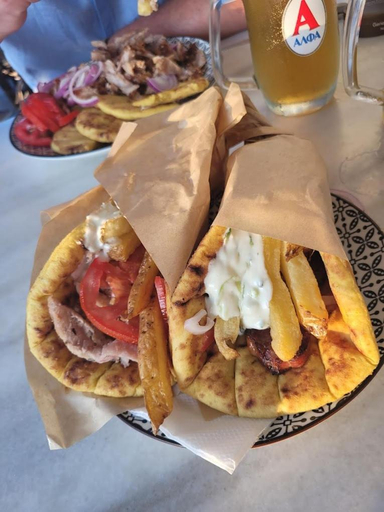 Food & Drinks 5, Manousos' Rooms, South Aegean