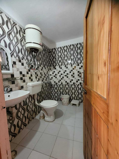 Bathroom, Hills Homestay and Devallya, Kullu