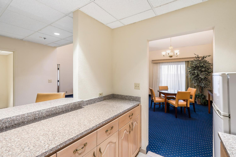 Dining Room 16