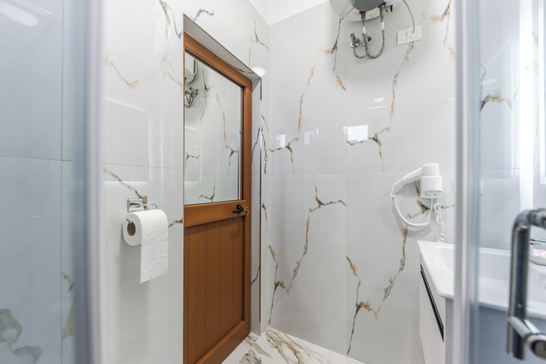 Bathroom 3, ApartHotel by PikHost, Shkodrës
