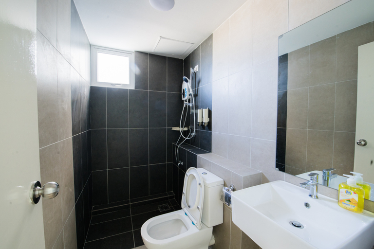 Bathroom 2, Trival Gloryland Homestay @ Sri Indah, Sandakan, Sandakan
