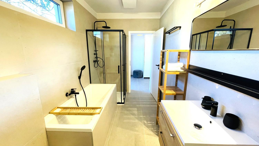 Others 4, House FLOW, 3 room, free 2 parking, Bratislava II