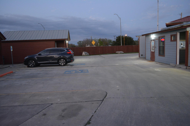 Others 3, Texas Lodge Kenedy, Karnes