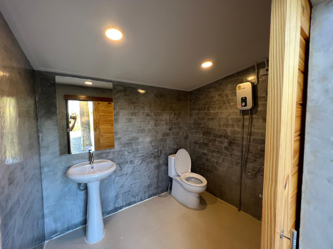 Bathroom 5, Pang Long Chao resort, Muang Trang
