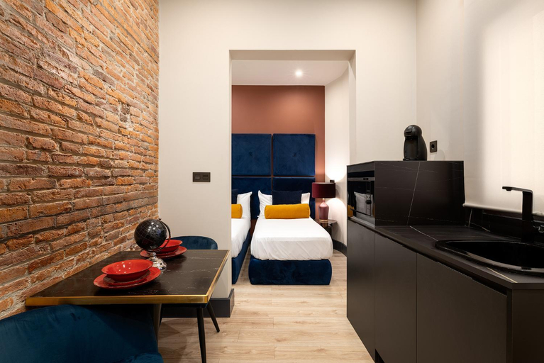 Others 2, SUITE 1907 GIJON, Asturias