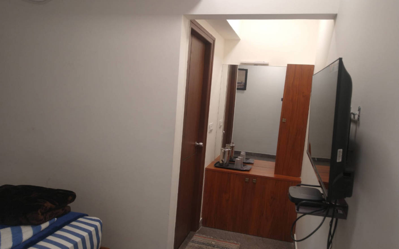 Bedroom 2, Pinakin Stay, Thiruvallur