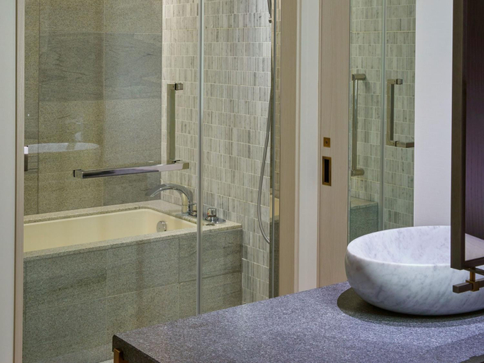 Bathroom 14