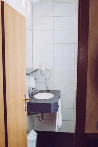 Bathroom 3, Gasthof zur Brucke, Landsberg am Lech