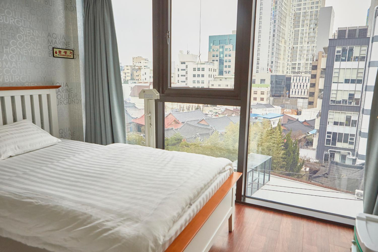 Bedroom 3, Hotel Guest 145, Buk