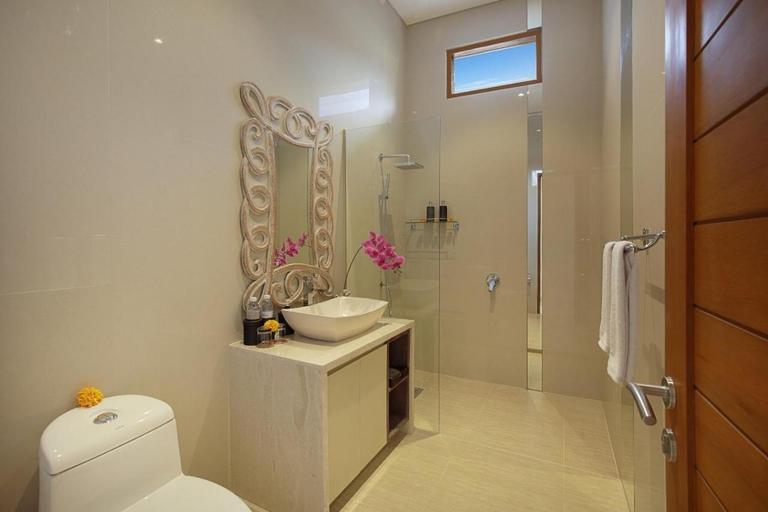 Bathroom 2, Holl Villa, Badung