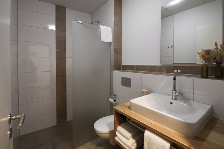 Bathroom 3, GP Motel, Vechta