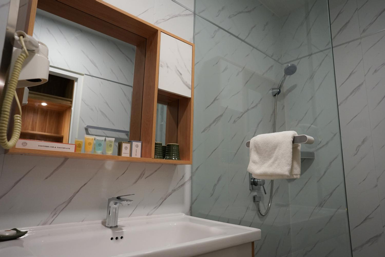 Bathroom 8