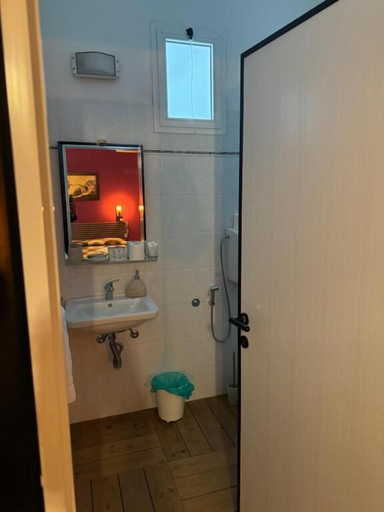 Bathroom 5, Liston, Rimini