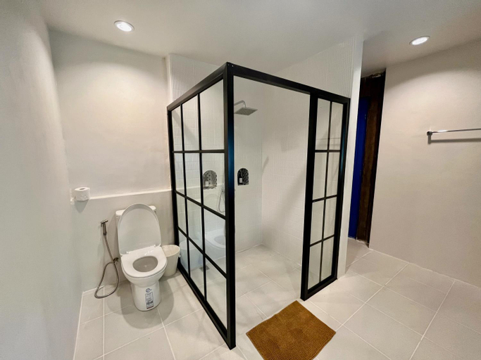 Bathroom 25