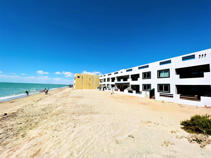 Others 3, Rocky Point - Ocean Front - King - Suites - Sleeps12 - Gated - POOLS WI-FI, Puerto Peñasco