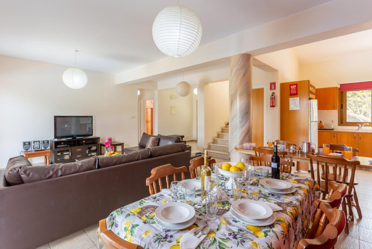 Food & Drinks 5, Villa Halima Alexandros