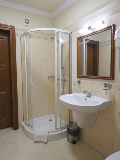 Bathroom 15