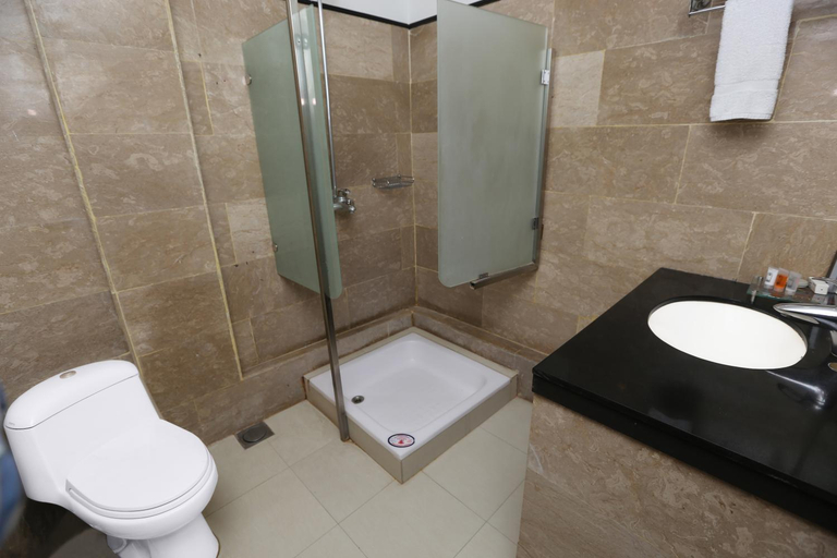 Bathroom 2, City Centre Suites, Multan