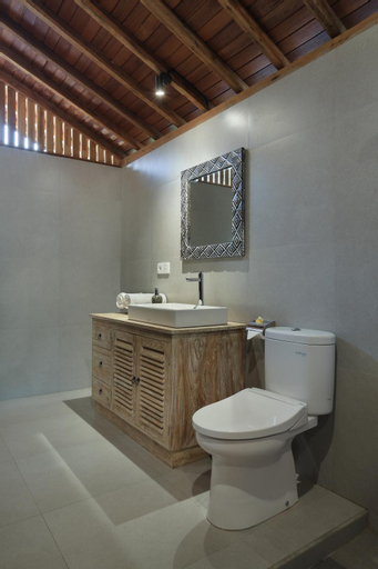 Bathroom 18