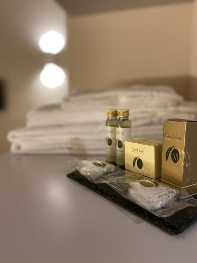 Bedroom 5, Albergo Roma, Siena