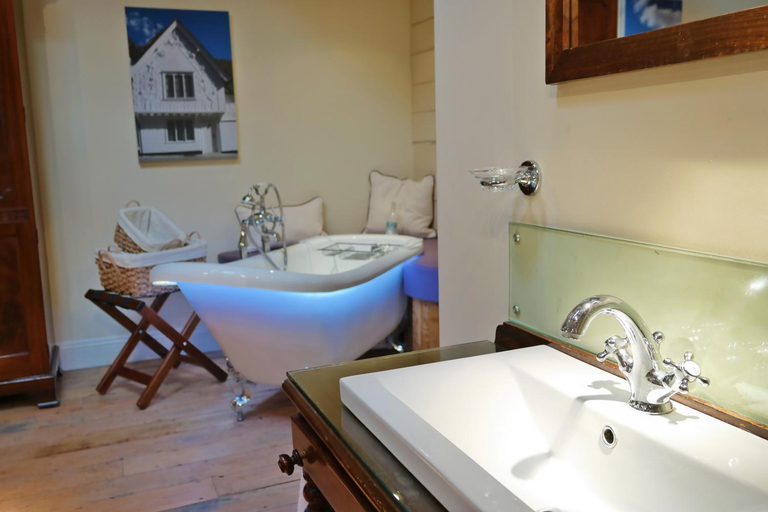 Bathroom 3, The Cross Keys, Essex