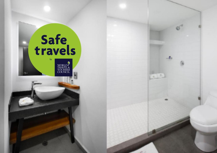 Bathroom 4, Hotel MX aeropuerto CDMX, Trademark Collection by Wyndham, Mexico City