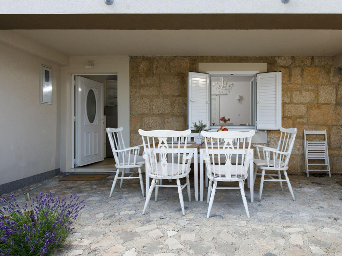 Public Area 2, Holiday Home in Drnis with Pool Etnoland, Drniš