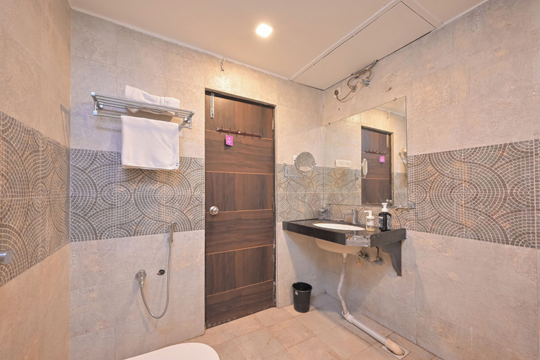 Bathroom 3, Khandala Valley Retreat, Pune