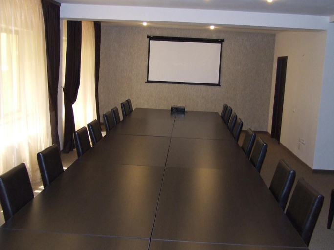 Others 5, Hotel Davos, Deva