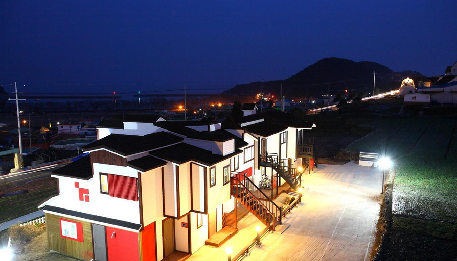 Exterior & Views 1, Namhae Bluesyun Pension, Namhae