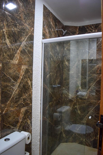 Bathroom 11