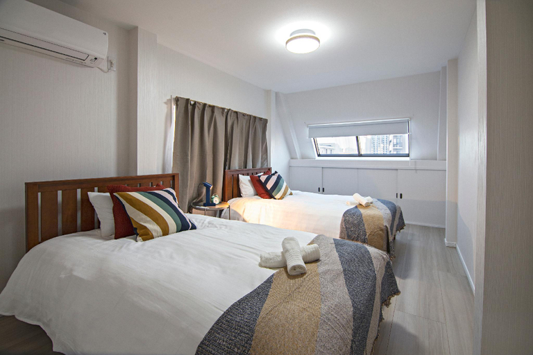 Bedroom 2, UMI-Haven 福島 120㎡ 5LDK 最大9人可能〜 駅まで徒歩3分、大阪駅まで電車5分, Osaka
